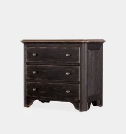 Giulia Nightstand
