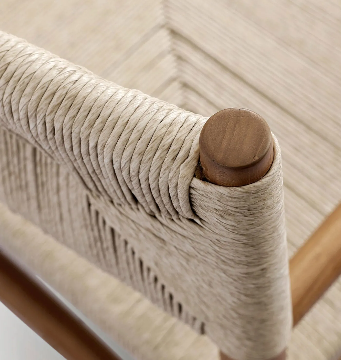 Grove Outdoor Lounge Chair