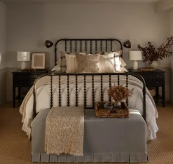 Nicolette Bed